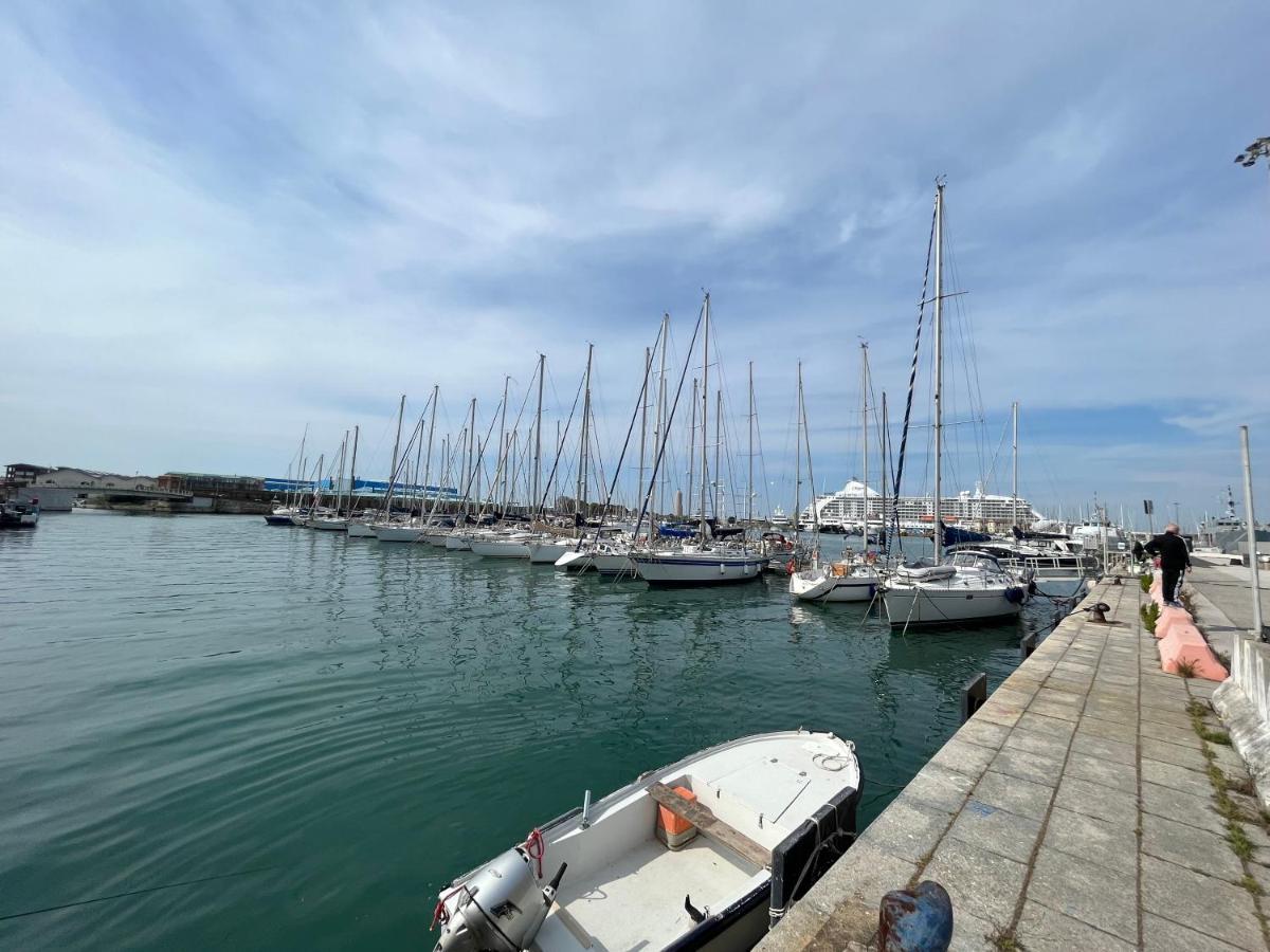 Kasia Porta Sul Mare Di Livorno Free Parking 外观 照片